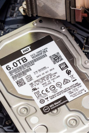 HDD тоже растут в цене, но дело не только в ИИ-буме. Пора закупаться?